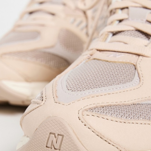 New Balance Women's Sneakers in Beige Pink and Light Blue - Picture 2 of 12